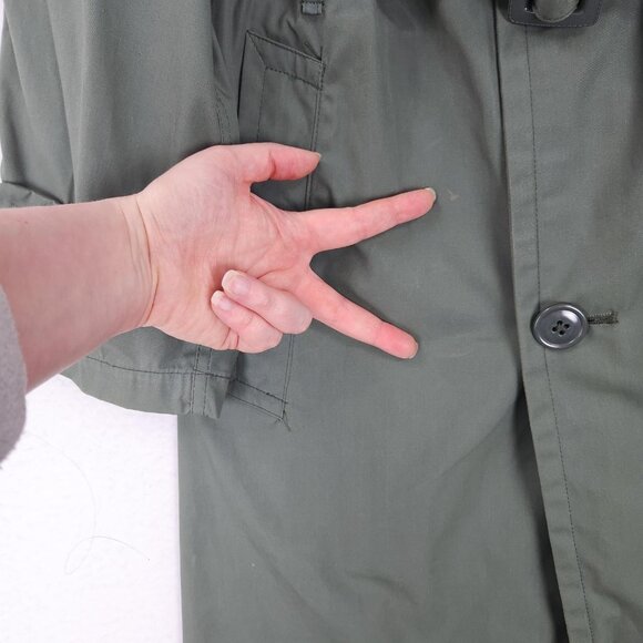 Vintage US Army Raincoat Mens 40S Green Quarpel Trench Coat Belted USGI 70s - Picture 4 of 16